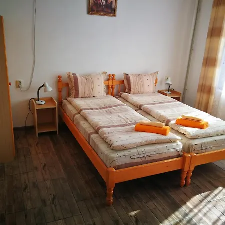 The White House 招待所 克鲁舒纳