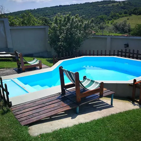 The White House 招待所 *